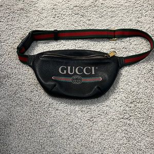 New Authentic GUCCI Black Leather belt bag